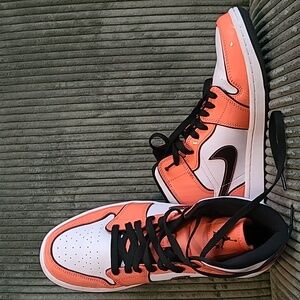 Nike Air Jordan 1 Mid SE Turf